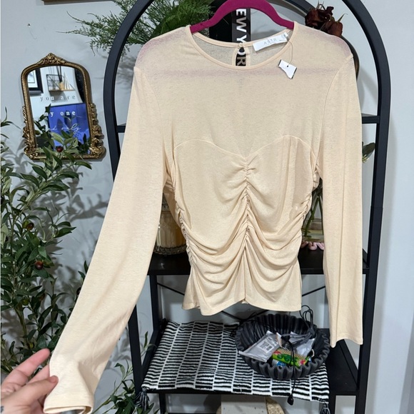 Astr Cream Ruched Long Sleeve Blouse size Xl - Picture 3 of 7